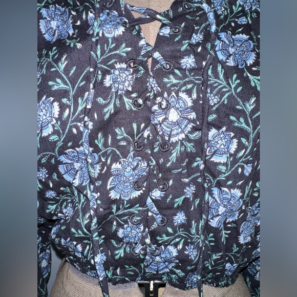 American Eagle Blouse - Picture 2 of 4